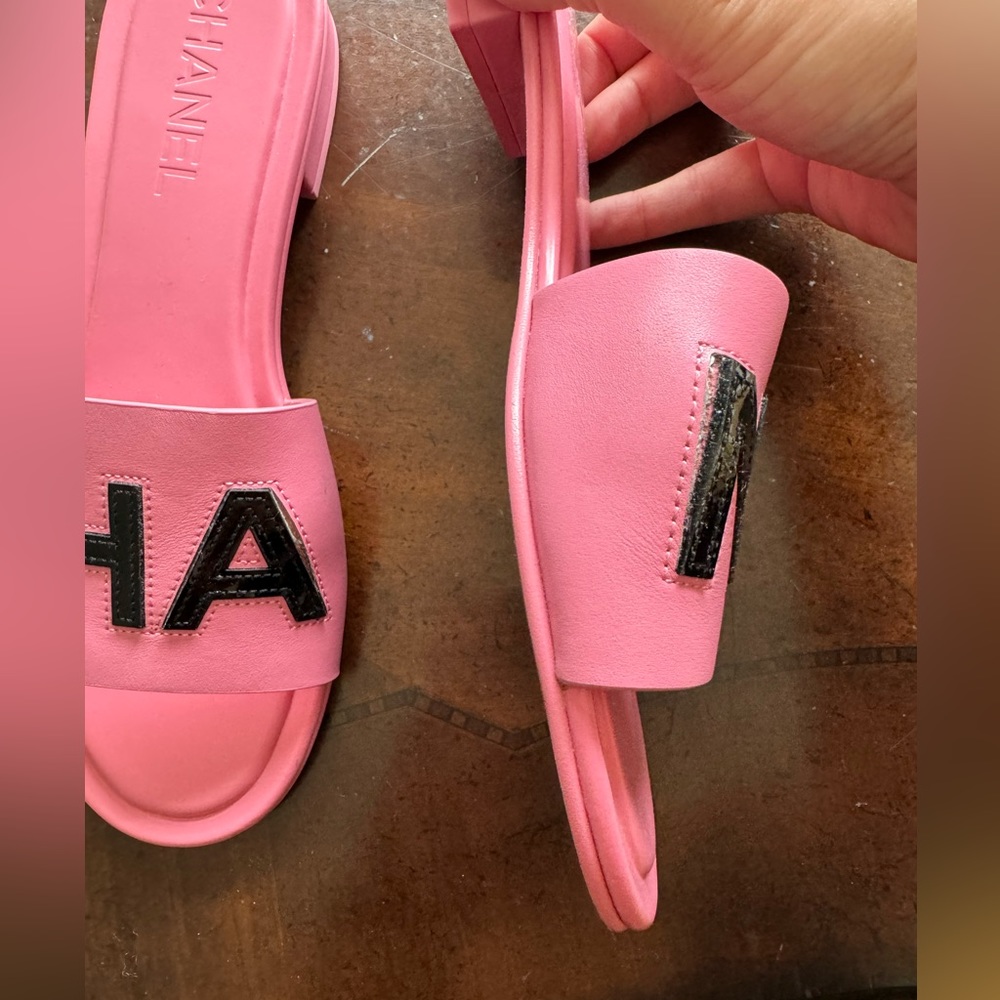 Chanel slides - Picture 12 of 15